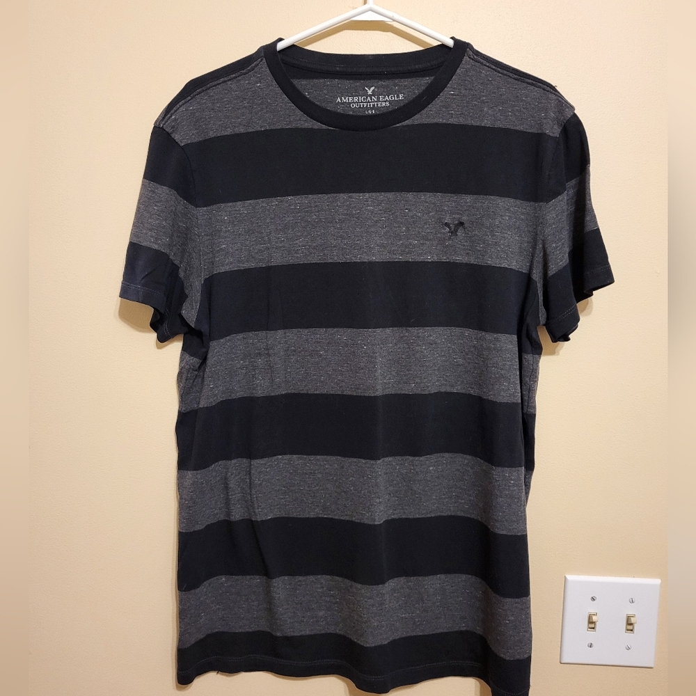 American Eagle t shirt